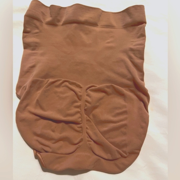 SKIMS Sculpting Mid Waist Briefs - Picture 5 of 6